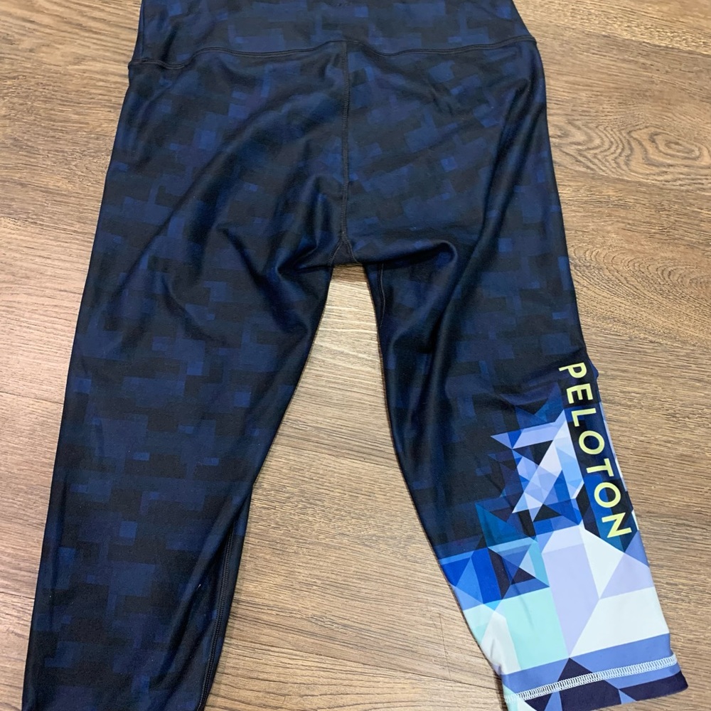 WITH x PELOTON reversible cropped leggings size XL